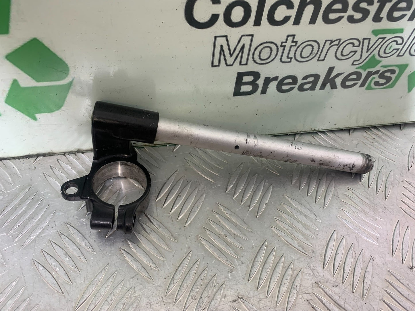 KAWASAKI ZX9R ZX9 E1 RIGHT HANDLEBAR  YEAR 2000-01 (CMB1171)