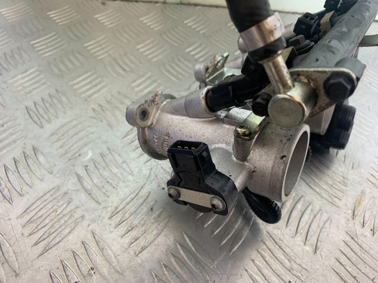 TRIUMPH 955i SPRINT ST THROTTLE BODIES  YEAR 1999-2004 (CMB1124)