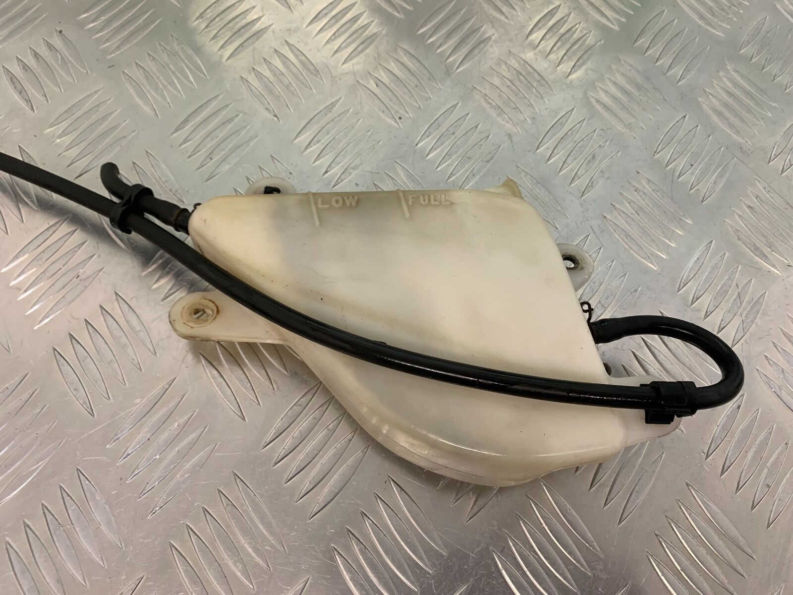 YAMAHA FJR1300 FJR 1300 COOLANT BOTTLE  YEAR 2001-05 (STOCK 946)
