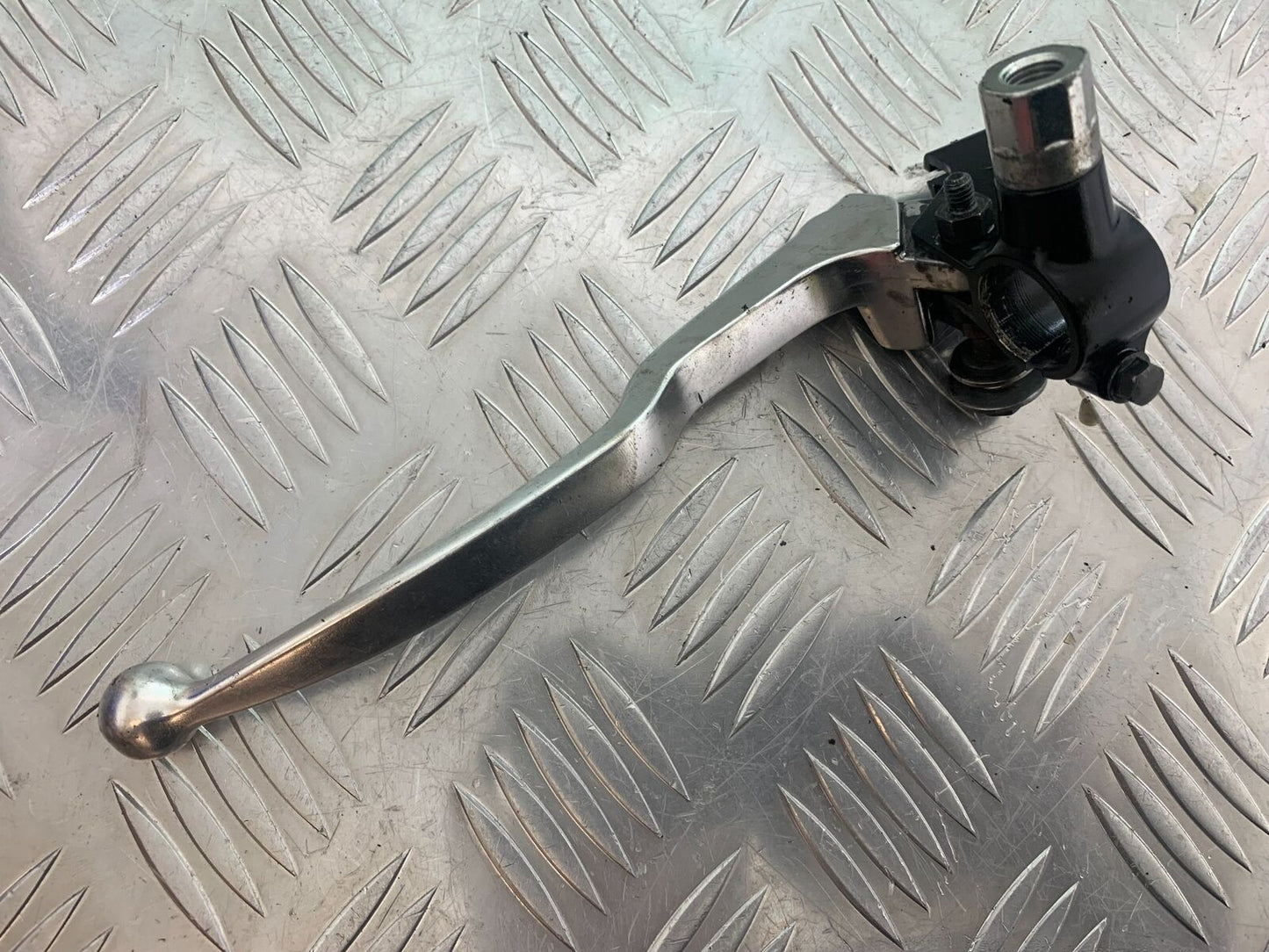 SUZUKI DL 650 V-STROM CLUTCH LEVER AND BRACKET  YEAR 2016 (STOCK 996)