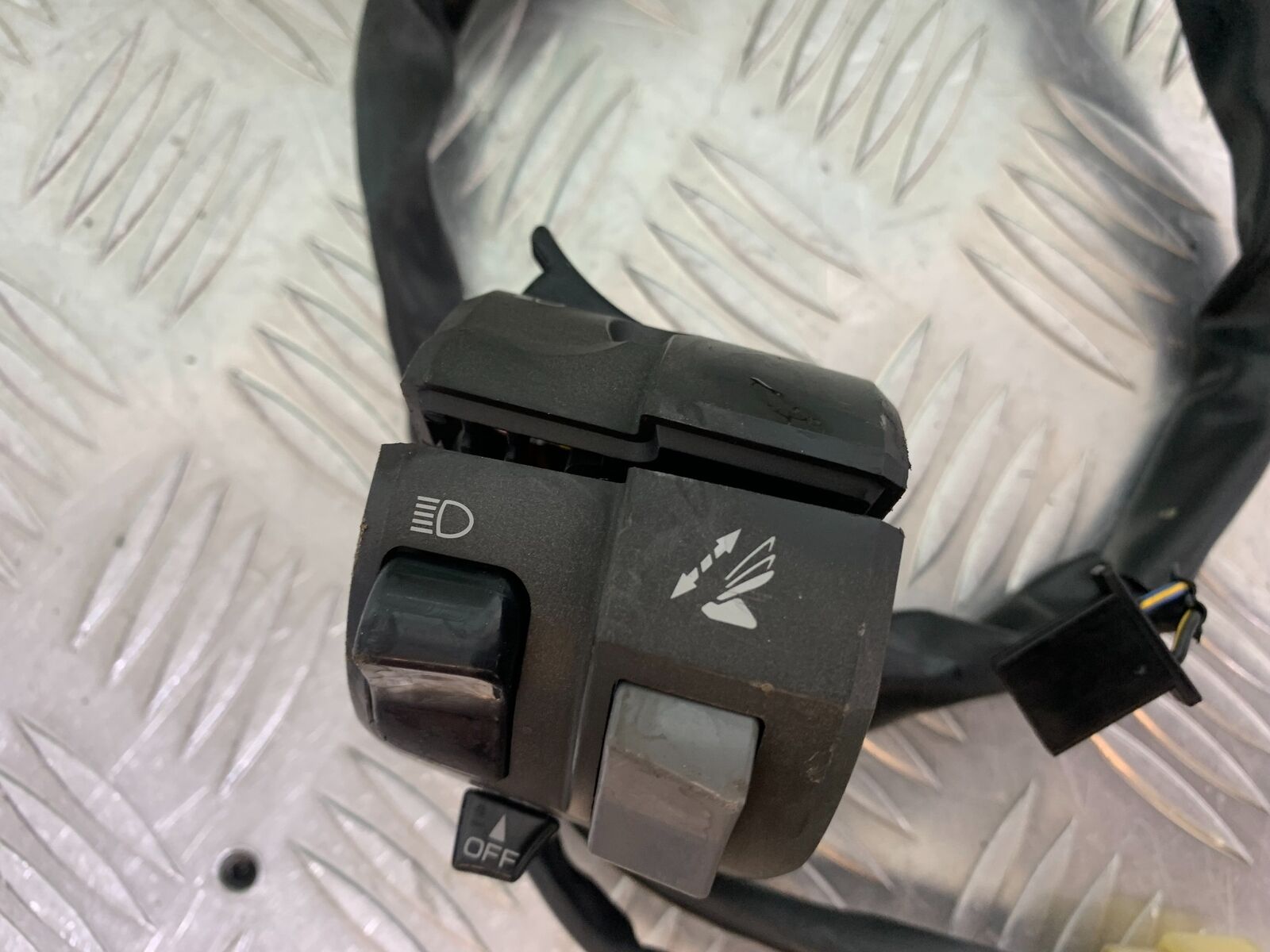 YAMAHA FJR1300 FJR 1300 LEFT SWITCH GEAR  YEAR 2001-05 (CMB1005)