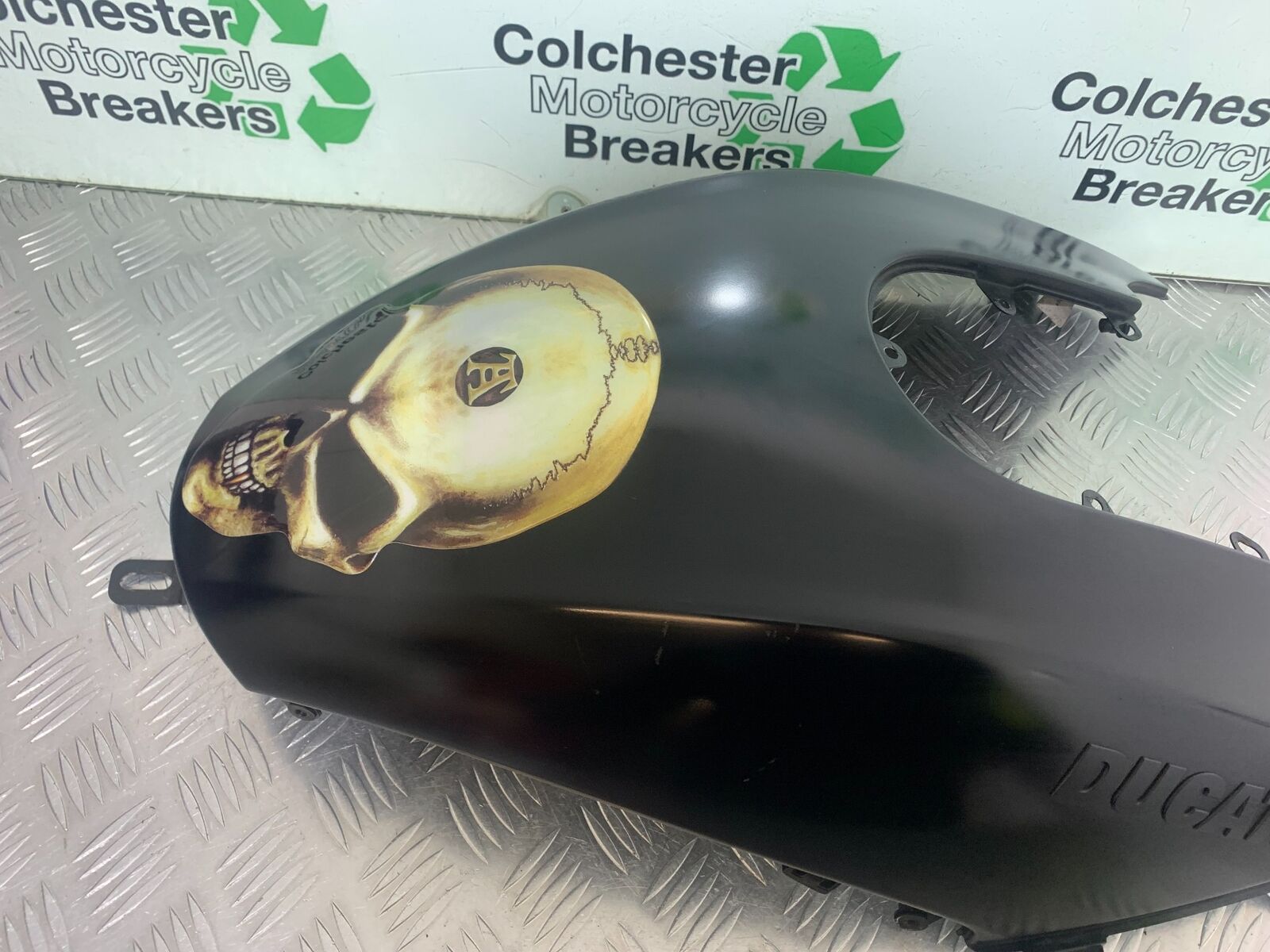 DUCATI DIAVEL 1200 PETROL TANK COVER   YEAR 2014-17 (CMB1054)