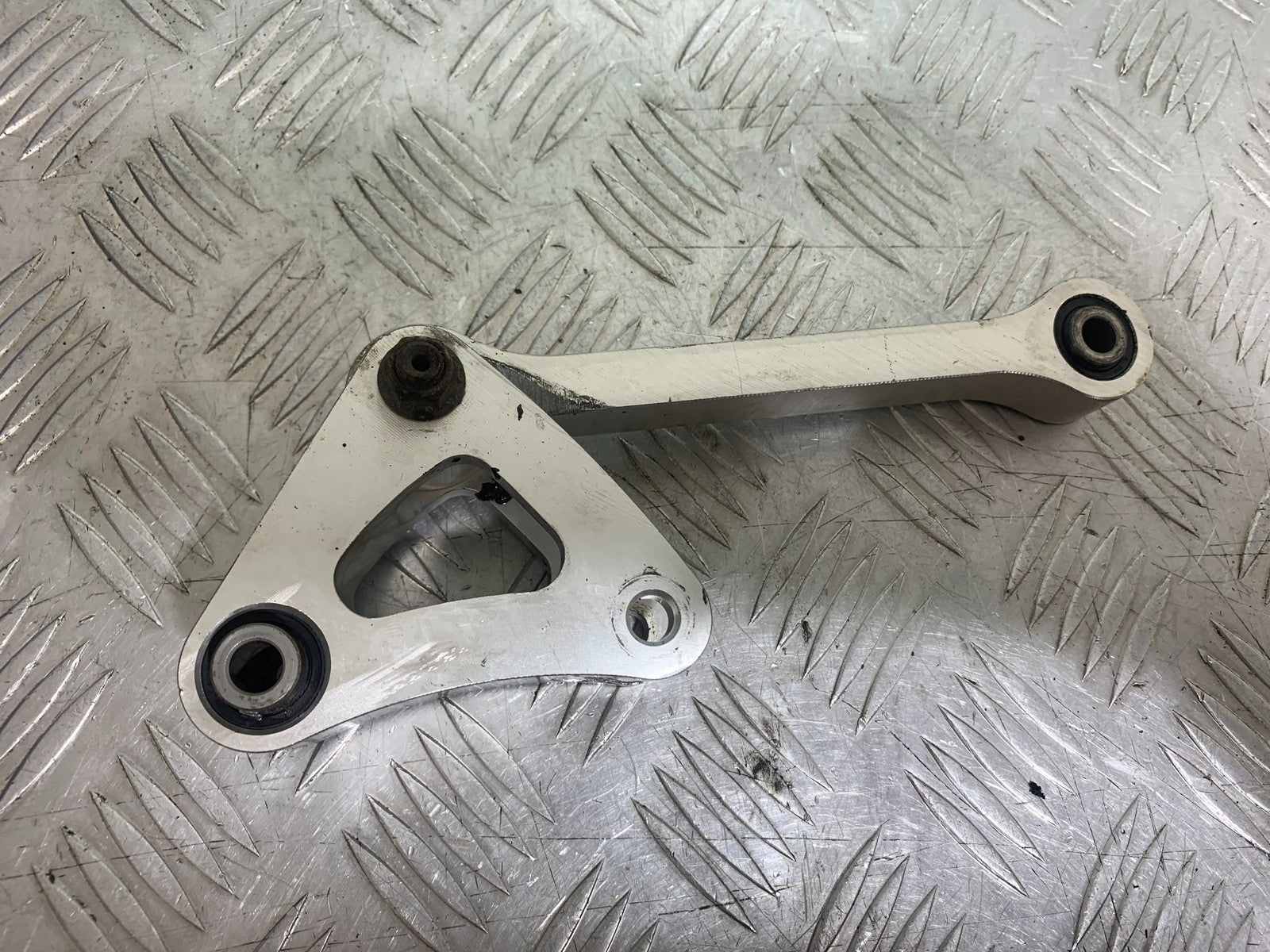 YAMAHA YZF R1 14 B BIG BANG REAR SHOCK LINKAGE   2009-14 (CMB1175)
