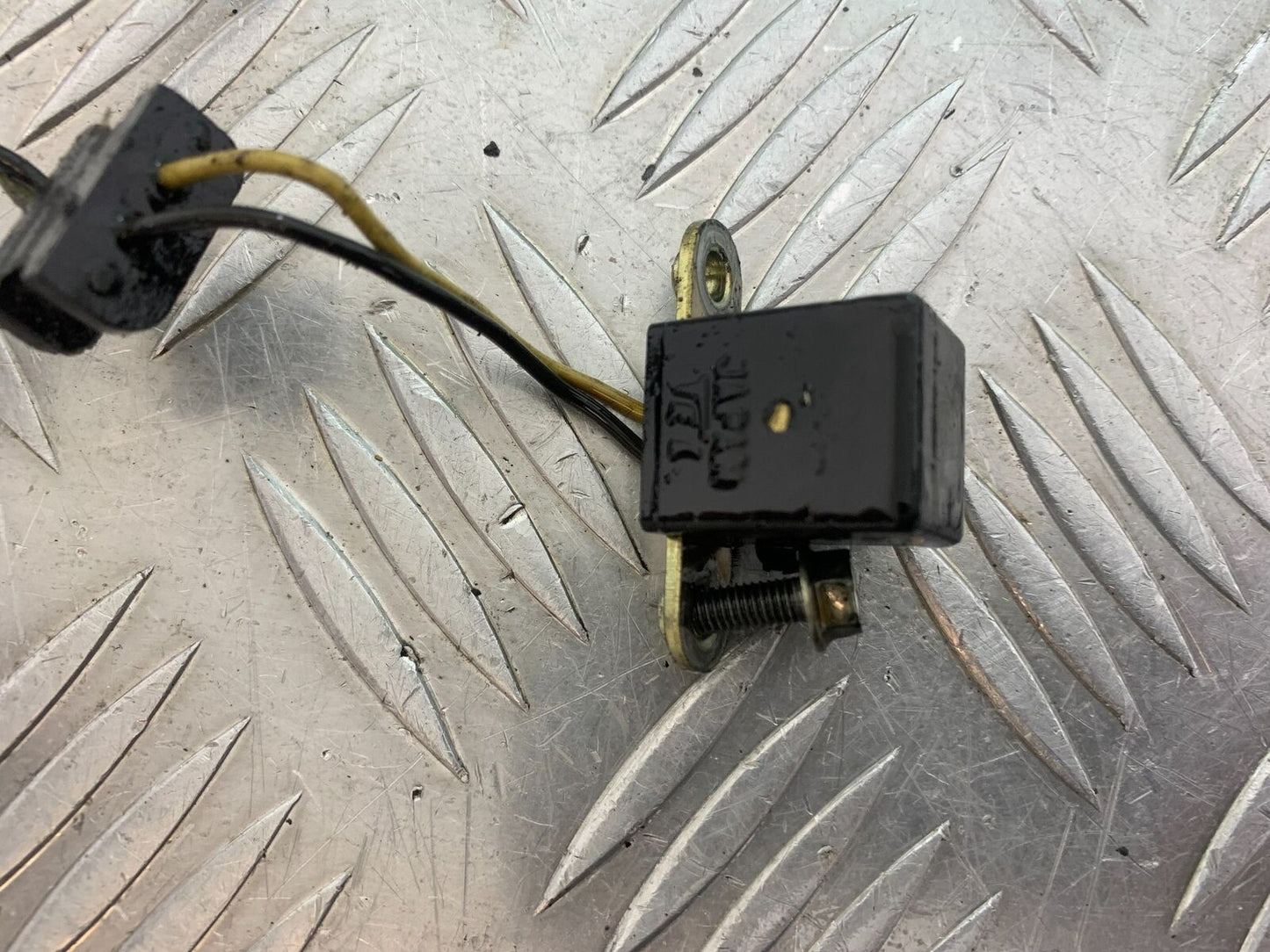 KAWASAKI ZX9R ZX9 C IGNITION PICK UP   YEAR 1998-99 (STOCK 903)
