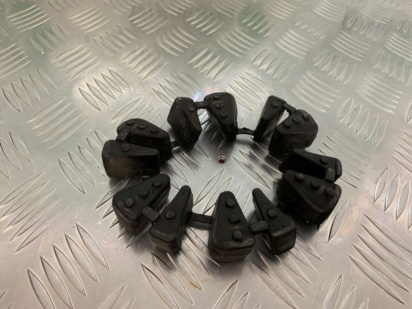 TRIUMPH TIGER 800 XCA CUSH DRIVE RUBBERS   YEAR 2015-2017 (STOCK 940)