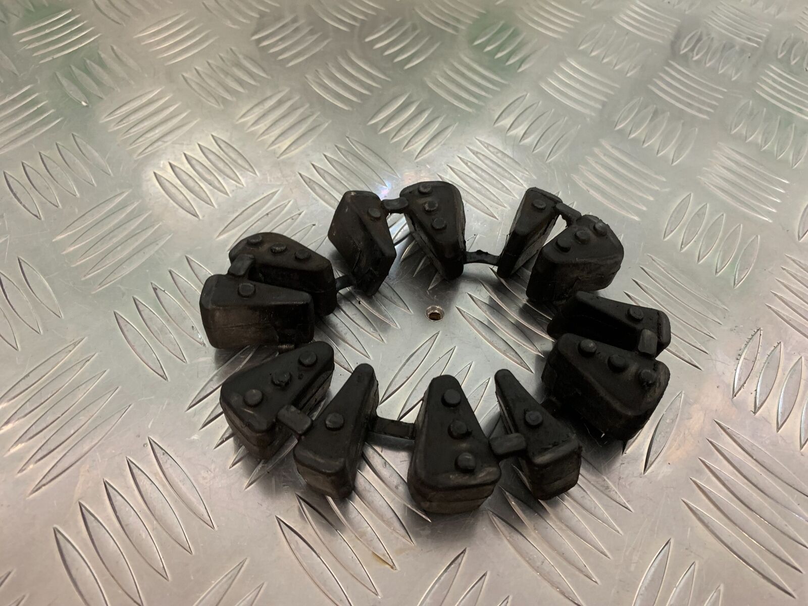 TRIUMPH TIGER 800 XCA CUSH DRIVE RUBBERS   YEAR 2015-2017 (STOCK 940)