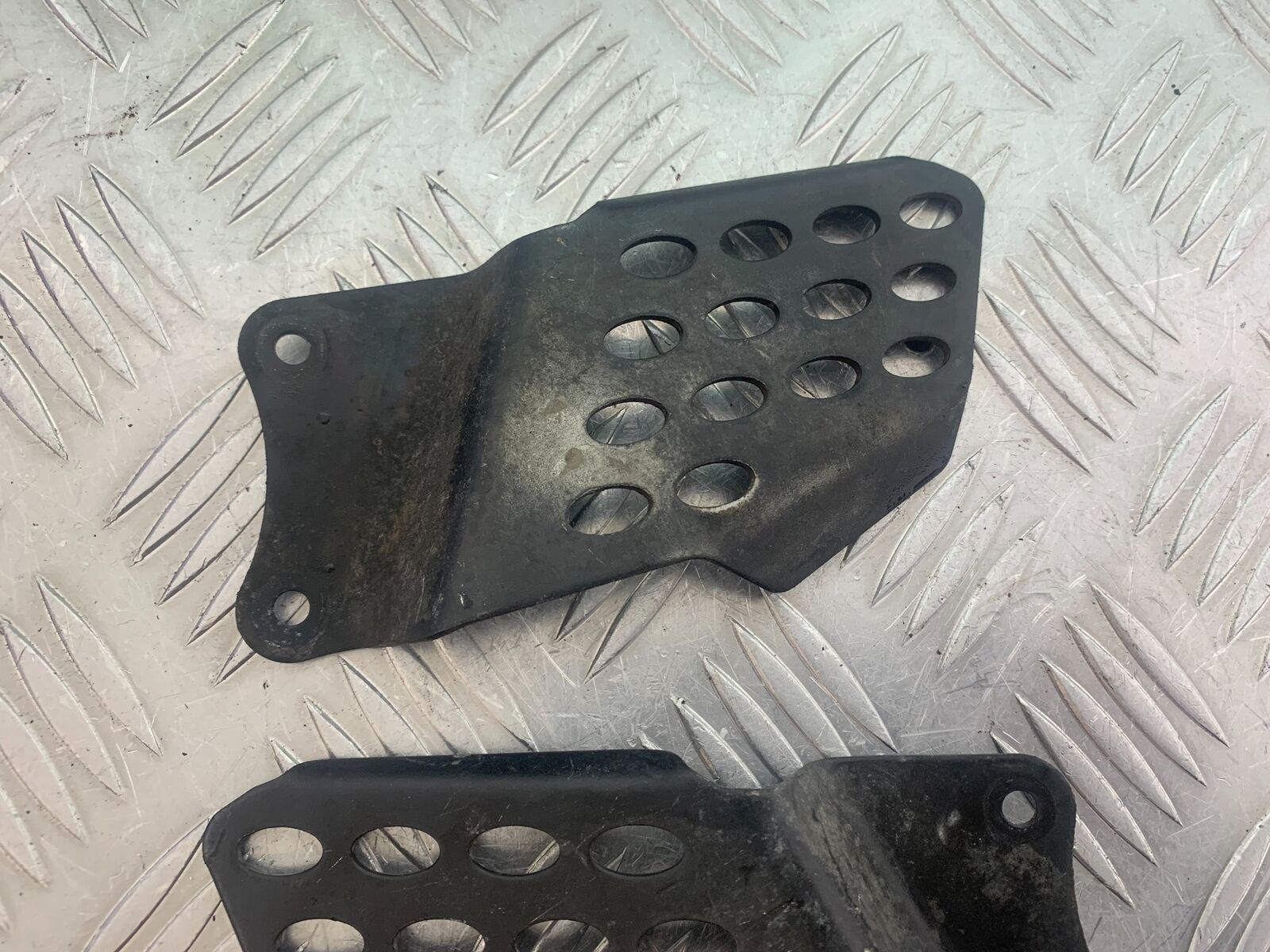 YAMAHA YS125 YS 125 HEEL PLATES   YEAR 2017-2021 (CMB1053)