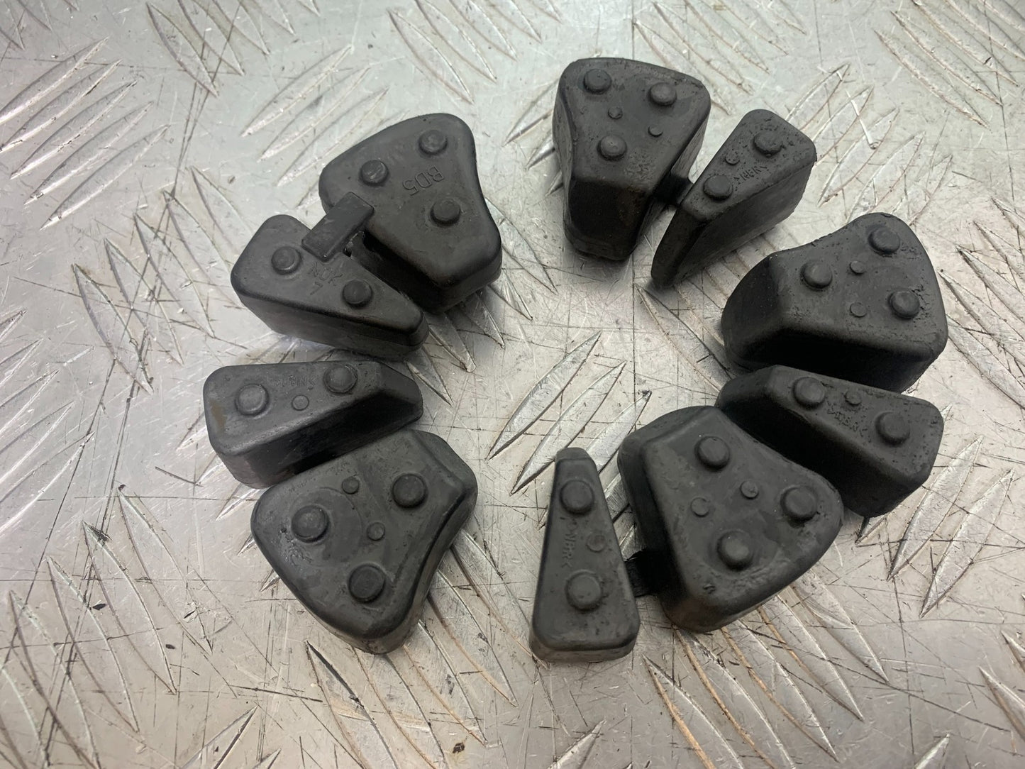 YAMAHA XSR900 XSR 900 CUSH DRIVE RUBBERS  YEAR 2022-2024 (CMB1215)
