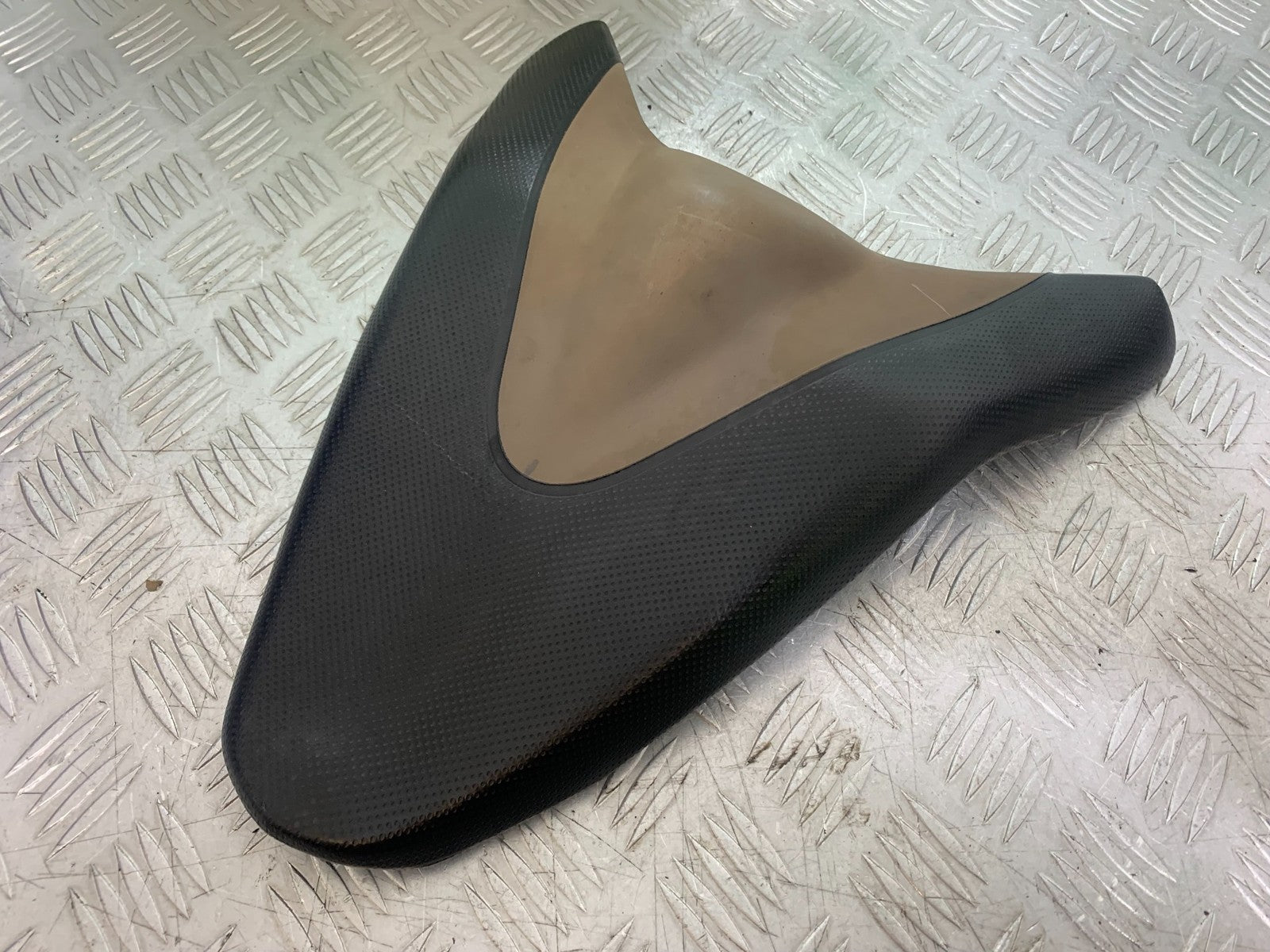 APRILIA TUONO 1000 V4 REAR SEAT   YEAR 2013-2014  (CMB1239)