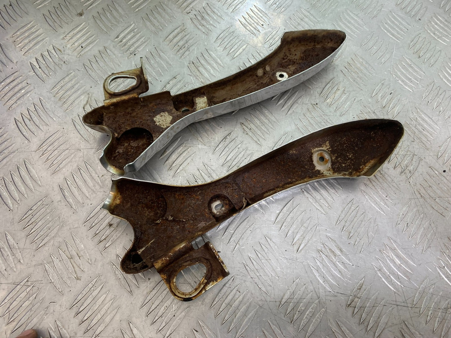 YAMAHA YBR125 CUSTOM CHROME FRAME COVERS  YEAR 2008-2016 (CMB1192)