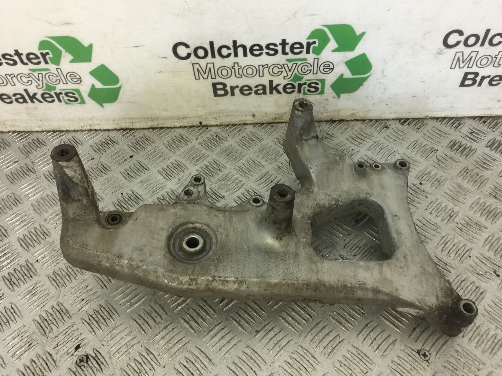 YAMAHA XMAX 125 XMAX-125 EXHAUST BRACKET  YEAR 2012 (STOCK 689)