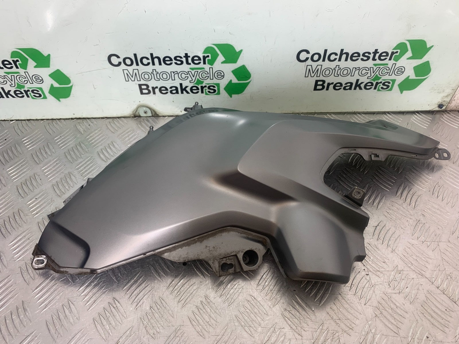 BMW R1200 R 1200 GS RIGHT TANK PANEL YEAR 2013-2016 (CMB1257)