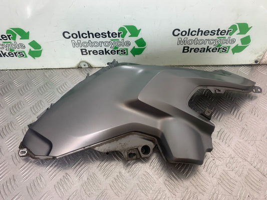 BMW R1200 R 1200 GS RIGHT TANK PANEL YEAR 2013-2016 (CMB1257)