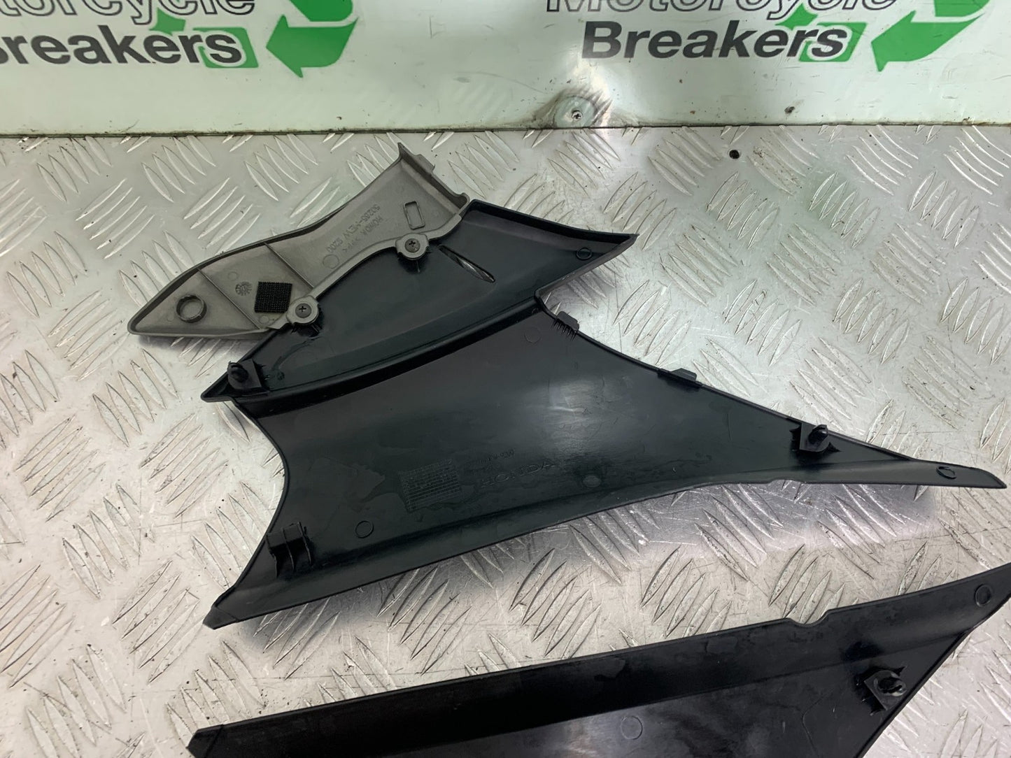 HONDA NT 700 V DEAUVILLE LEFT AND RIGHT SIDE PANELS   YEAR 2006-2010 (CMB1298)