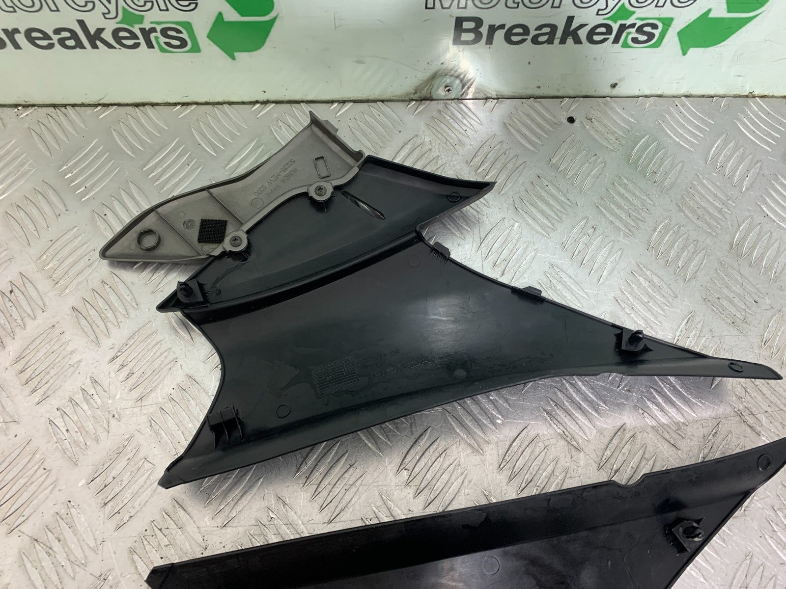 HONDA NT 700 V DEAUVILLE LEFT AND RIGHT SIDE PANELS   YEAR 2006-2010 (CMB1298)