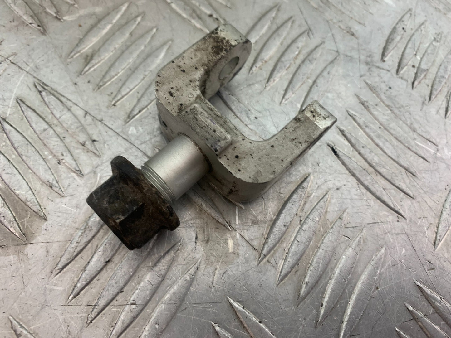YAMAHA YZF R1 14 B BIG BANG REAR SHOCK MOUNT   2009-14 (CMB1175)