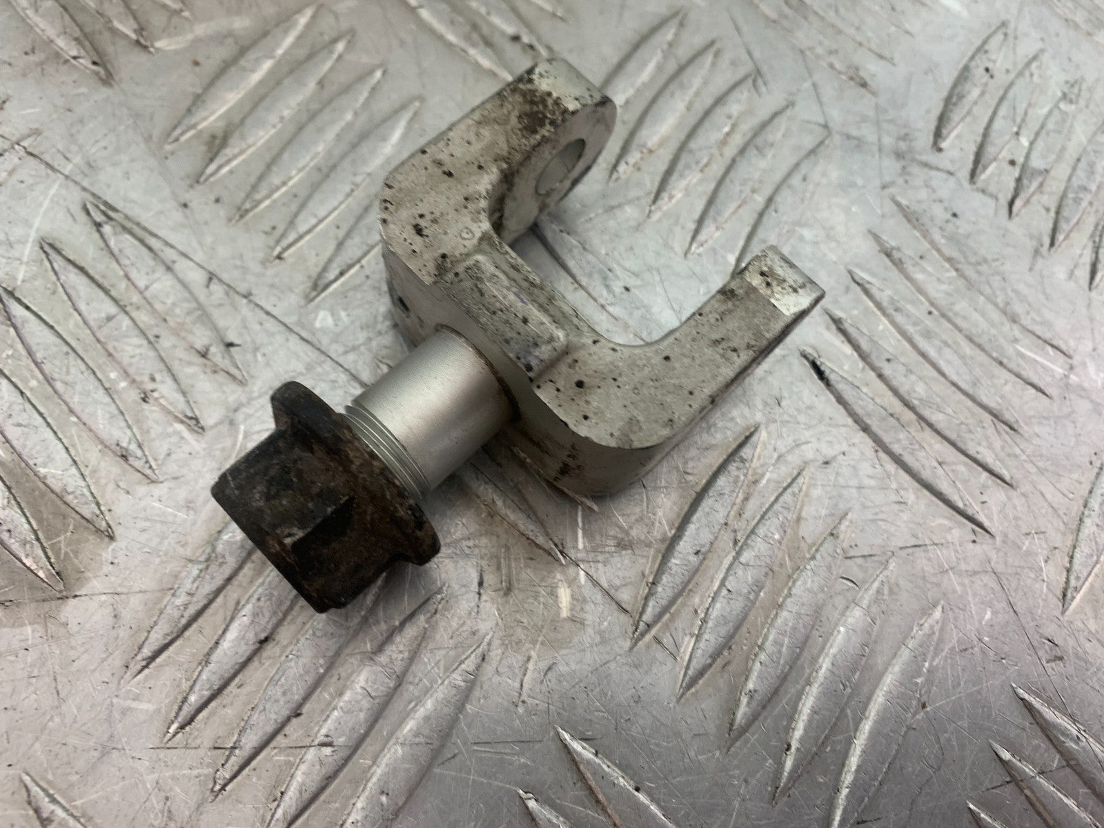 YAMAHA YZF R1 14 B BIG BANG REAR SHOCK MOUNT   2009-14 (CMB1175)