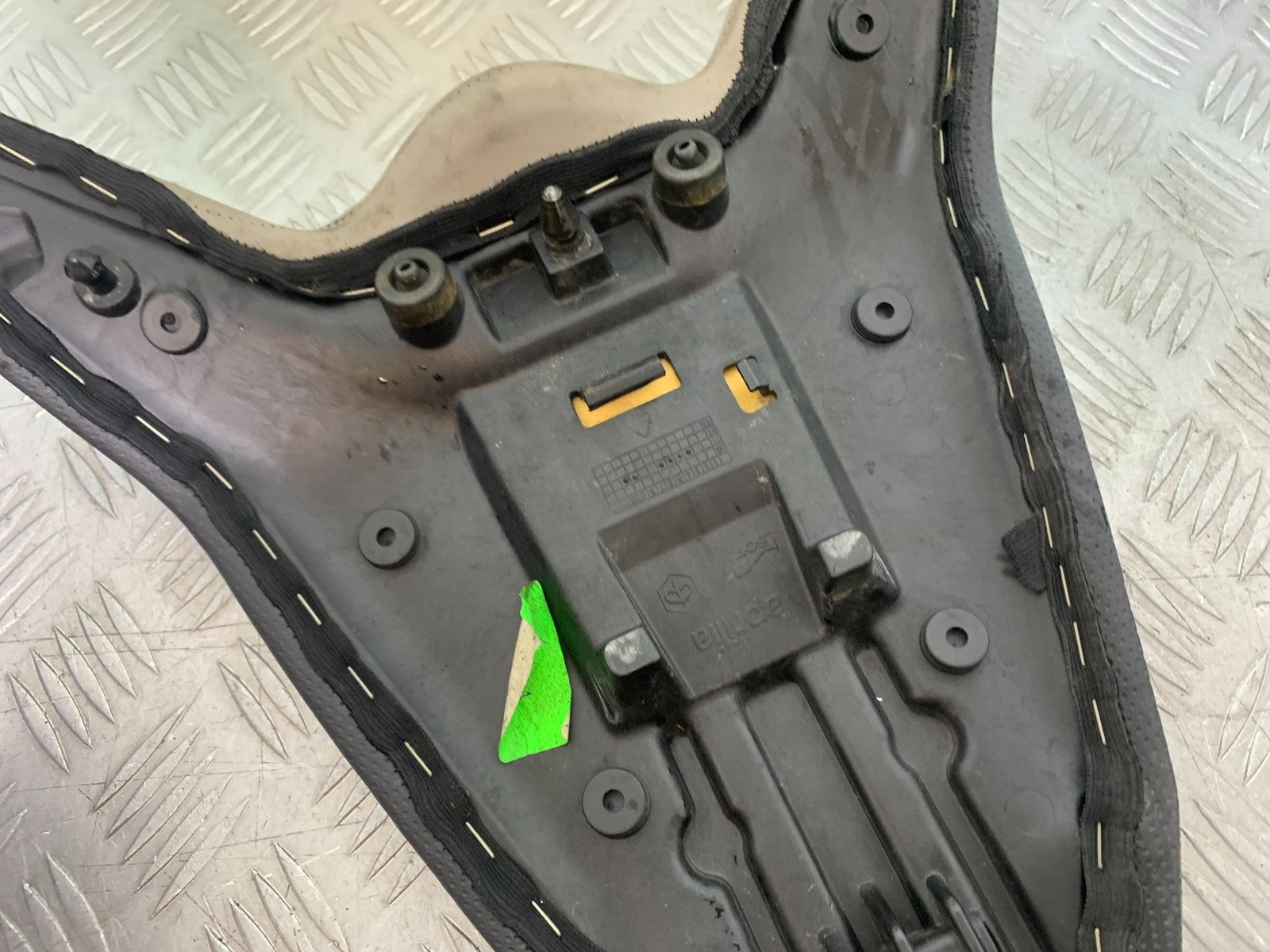 APRILIA TUONO 1000 V4 REAR SEAT   YEAR 2013-2014  (CMB1239)