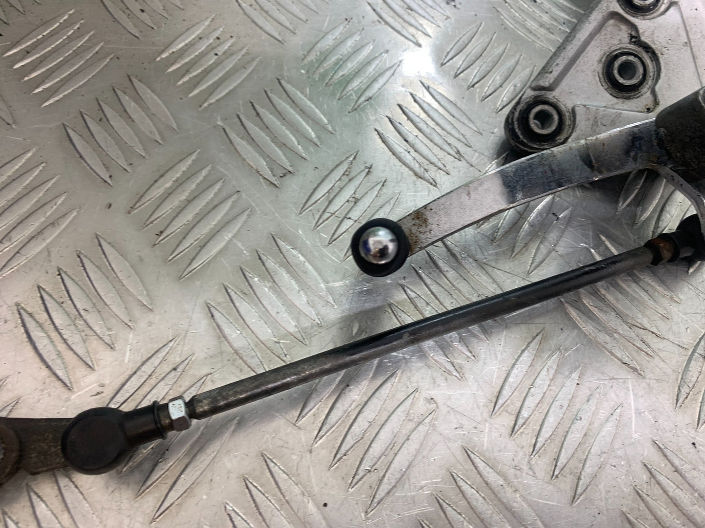 SUZUKI GSF600 GSF 600 BANDIT FRONT LEFT HANGER  YEAR 2001-2003 (CMB1157)