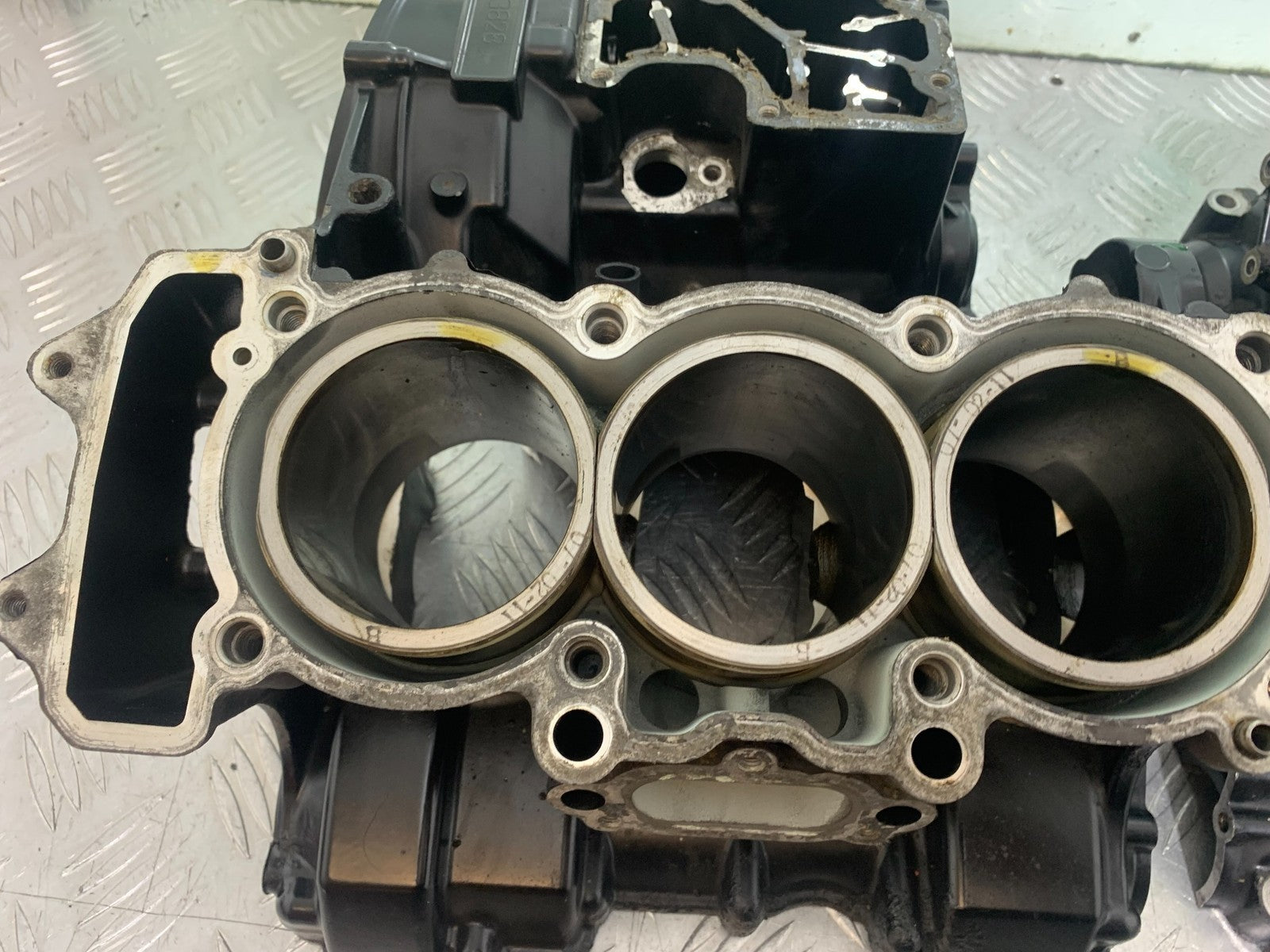 TRIUMPH 675 STREET TRIPLE R CRANK CASINGS   YEAR 2012 (CMB1221)