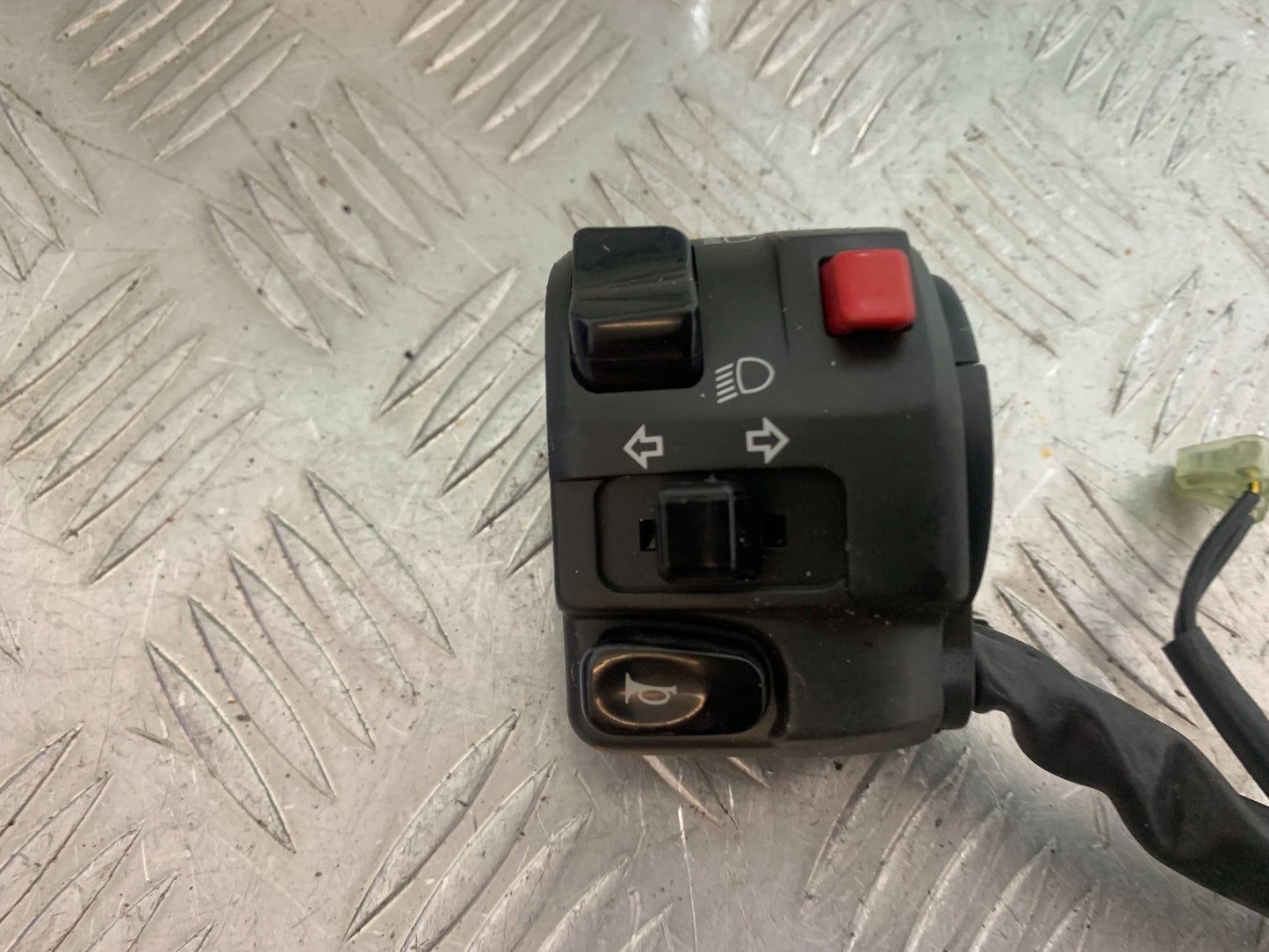 YAMAHA YZF R1 LEFT SWITCH GEAR YEAR 2004-2006 (CMB1155)