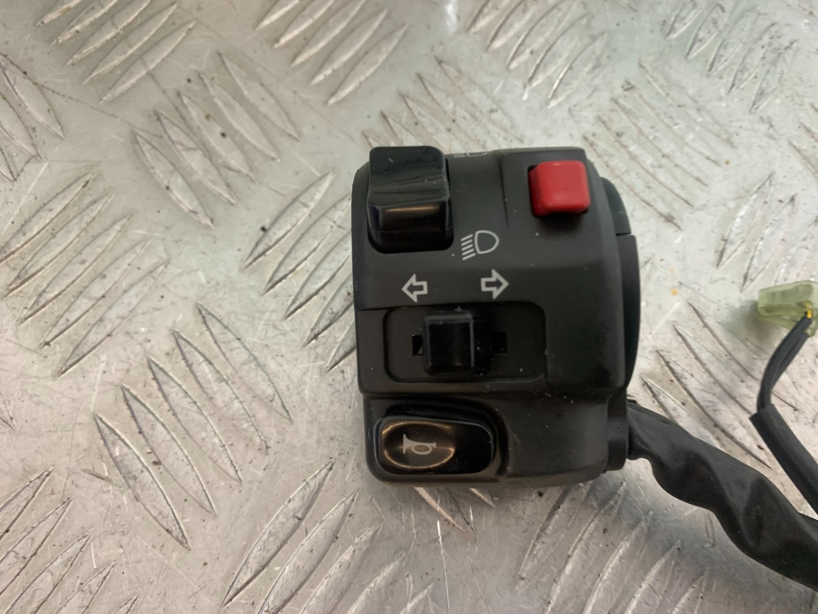 YAMAHA YZF R1 LEFT SWITCH GEAR YEAR 2004-2006 (CMB1155)