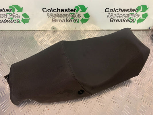 TRIUMPH 1050 SPRINT SEAT  YEAR 2004-2007 (STOCK 956)