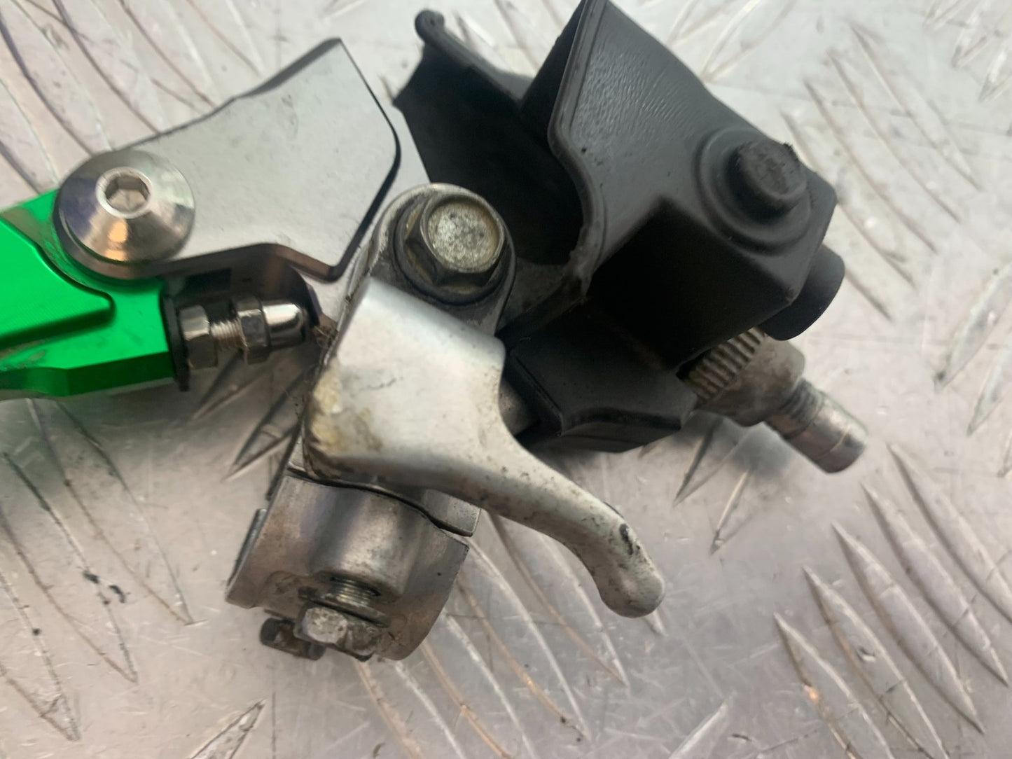 KAWASAKI KXF250 KXF 250 CLUTCH LEVER AND BRACKET   YEAR 2006-2008 (CMB1309)