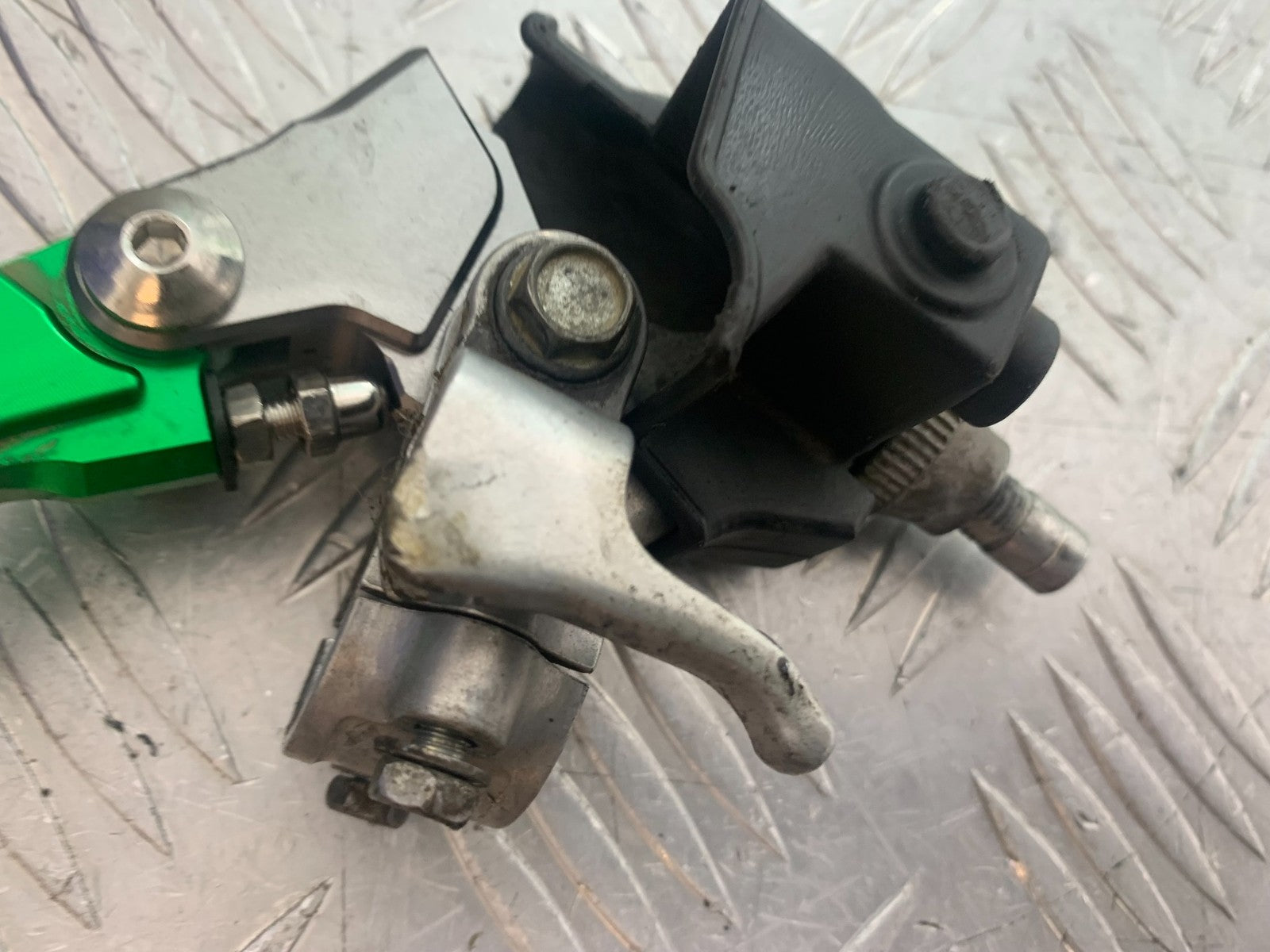 KAWASAKI KXF250 KXF 250 CLUTCH LEVER AND BRACKET   YEAR 2006-2008 (CMB1309)
