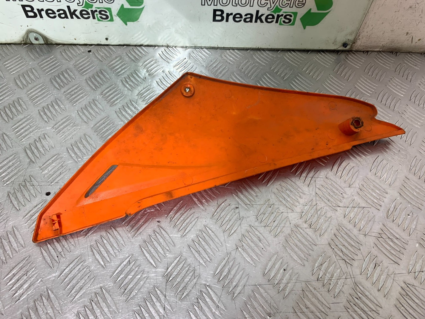 QINGQI QM125 GY-2B LEFT SEAT PANEL YEAR 2016 (CMB1228)