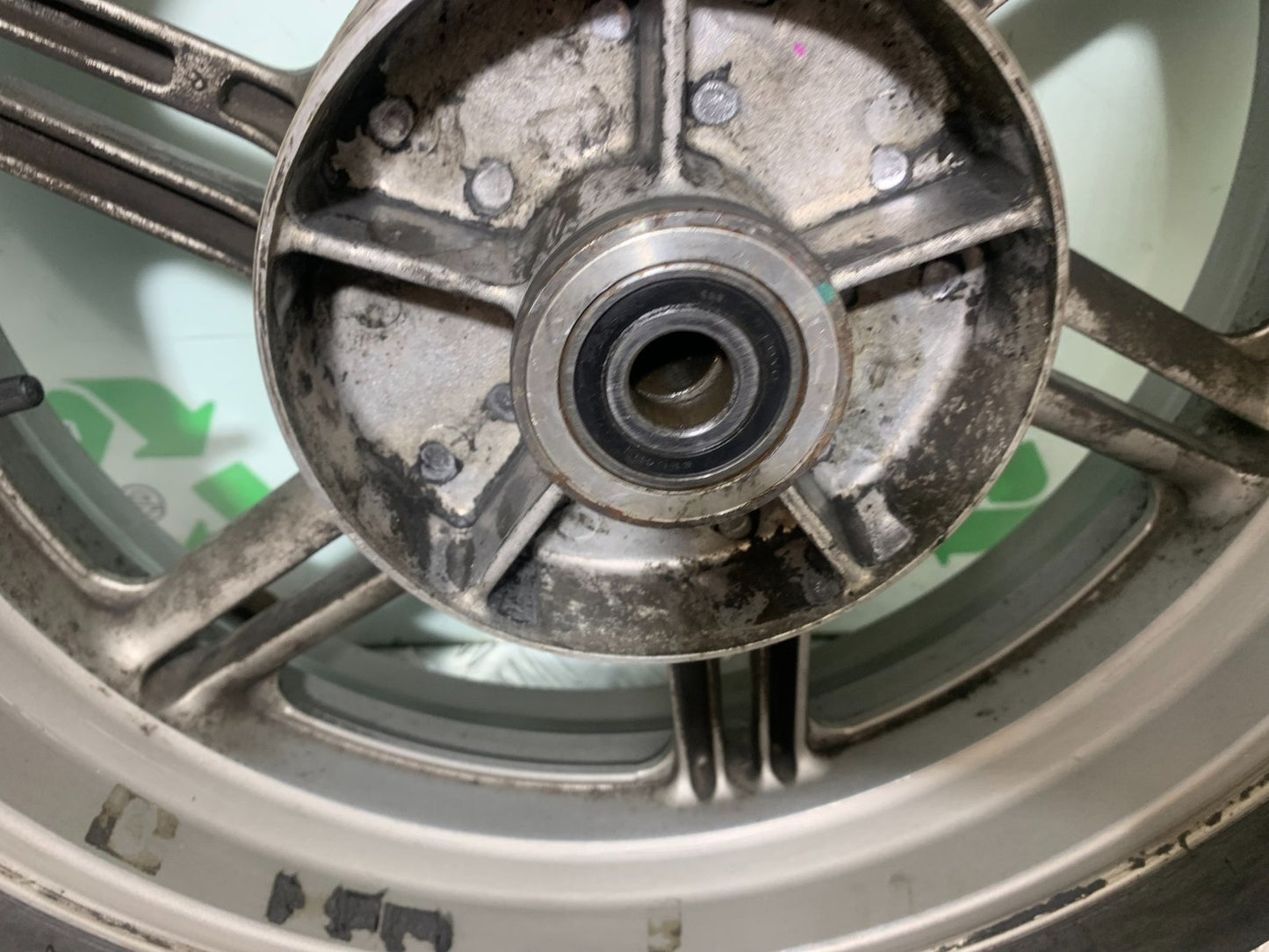 HONDA CBF600 CBF 600 REAR WHEEL  YEAR 2004-07  (CMB1305)