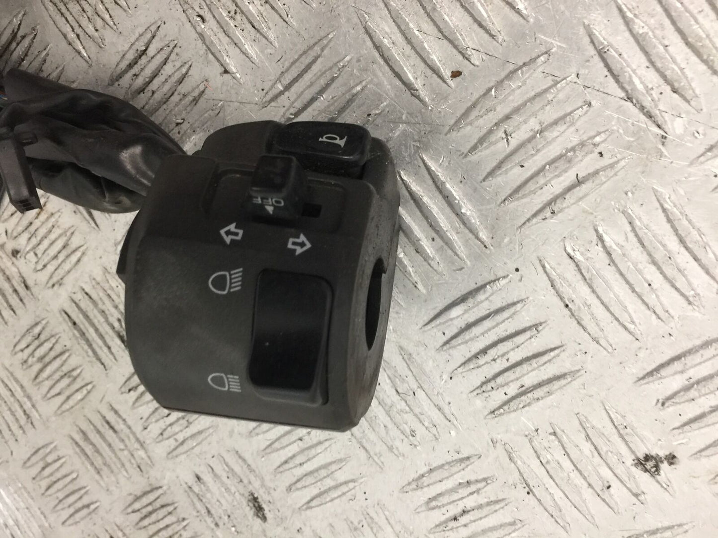 KAWASAKI NINJA 250 R EX250 LEFT SWITCH GEAR  YEAR 2008  (STOCK 879)