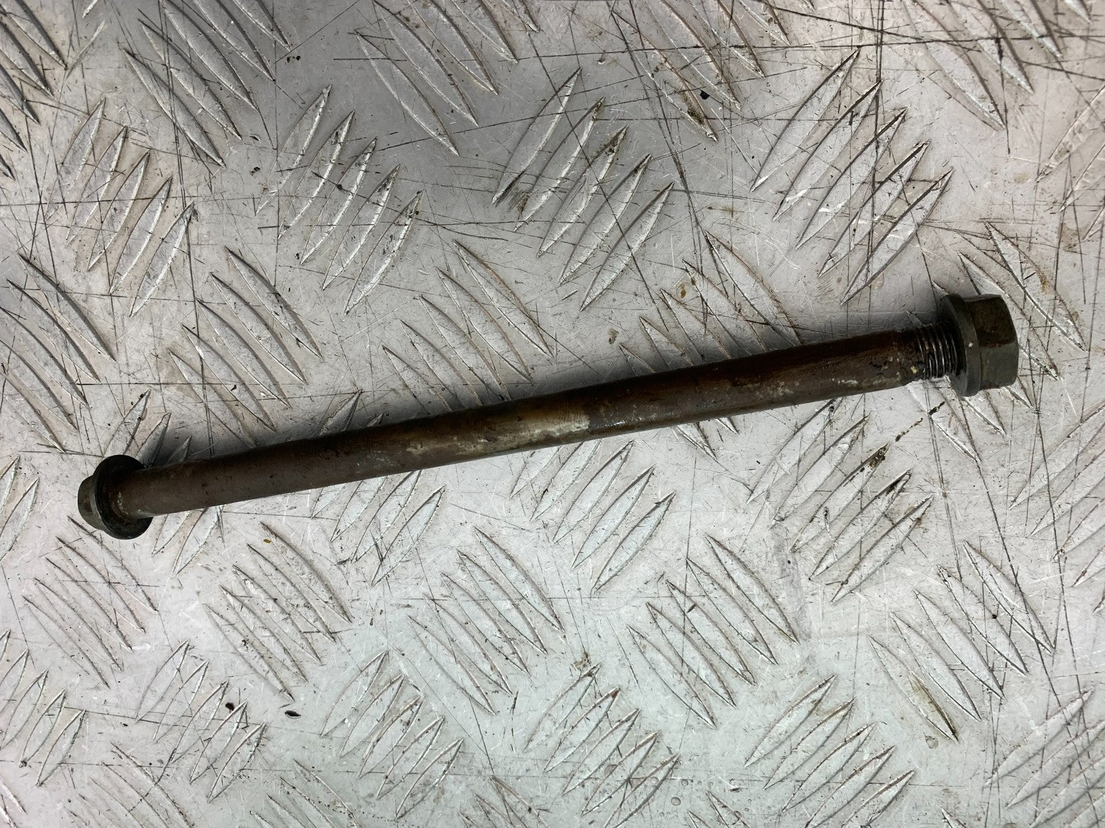 KAWASAKI KLR250 KLR 250 SWINGARM SPINDLE  YEAR 1984-2001 (CMB1225)
