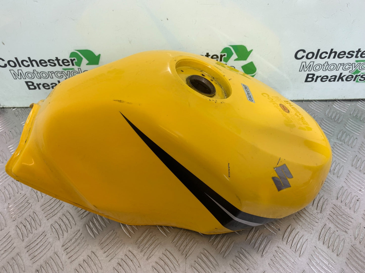 SUZUKI GS500 GS 500 PETROL TANK  YEAR 2004
