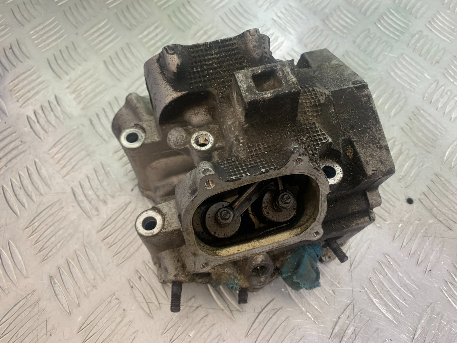 APRILIA 650 PAGASO STRADA CYLINDER HEAD AND CAMSHAFT   YEAR 2005-2010 (CMB1057)