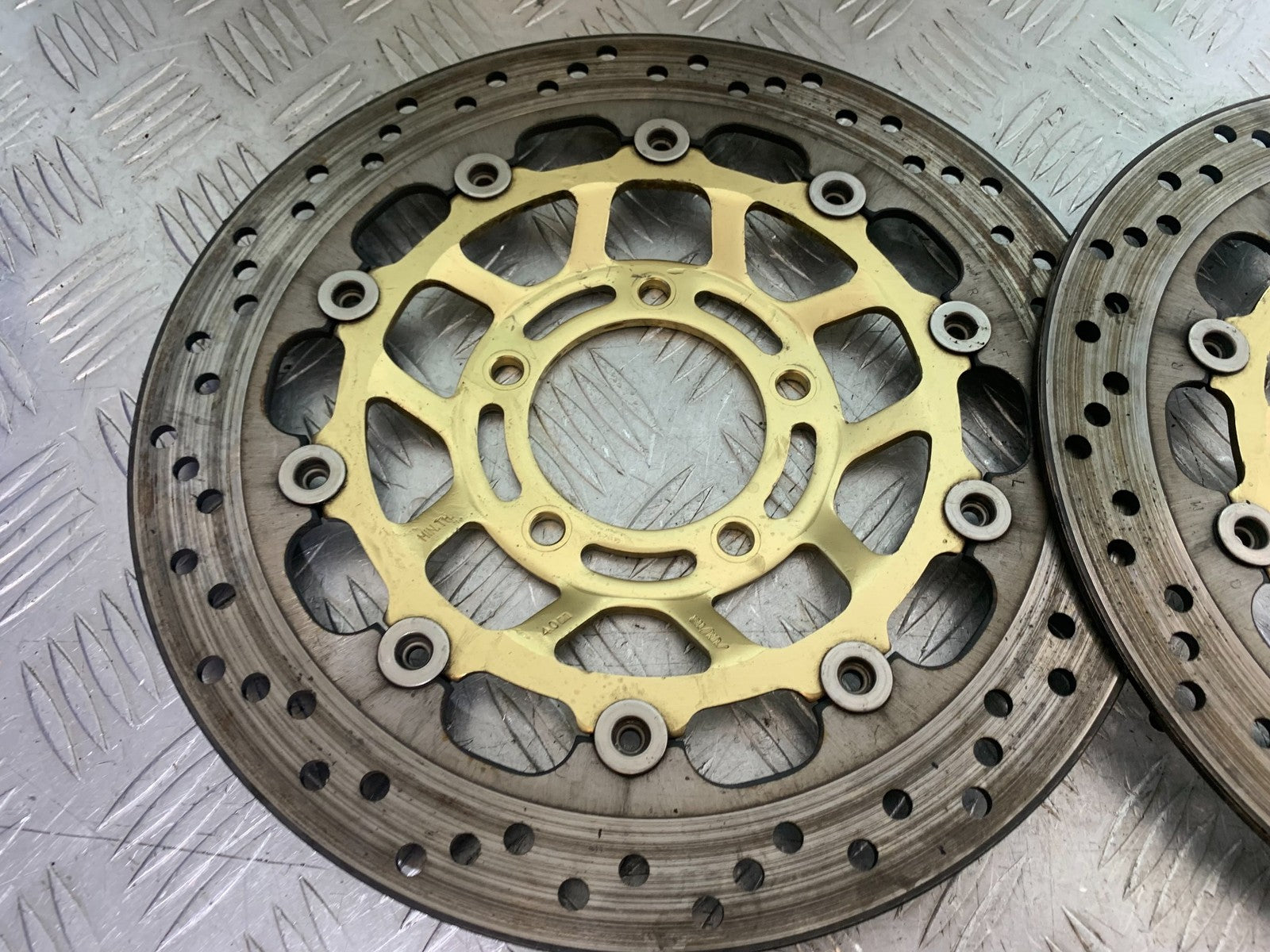 TRIUMPH 1050 SPEED TRIPLE FRONT BRAKE DISCS  YEAR 2005-2007 (CMB1322)