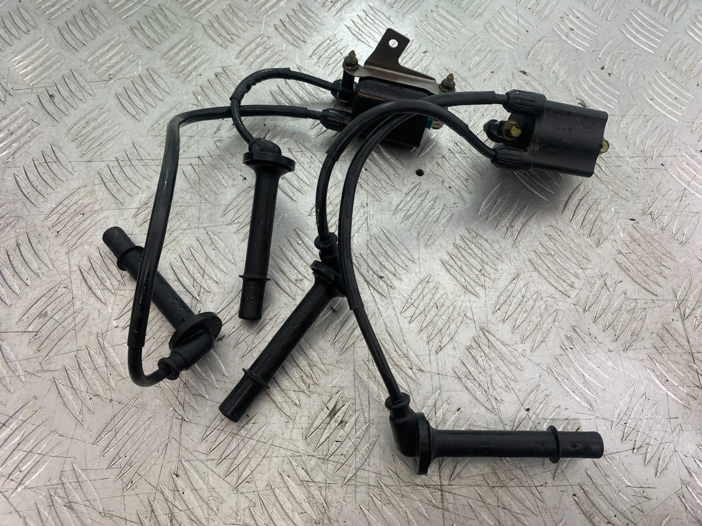 HONDA CBR1100 BLACKBIRD COILS AND CAPS    YEAR 1999-2005 (CMB1232)