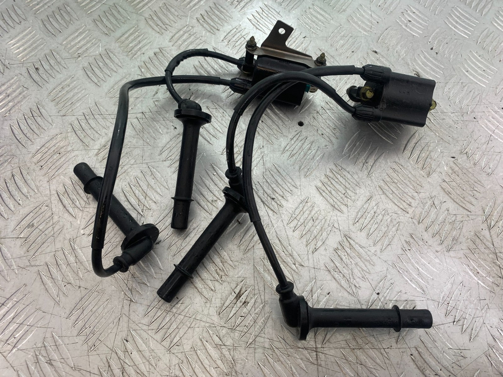 HONDA CBR1100 BLACKBIRD COILS AND CAPS    YEAR 1999-2005 (CMB1232)