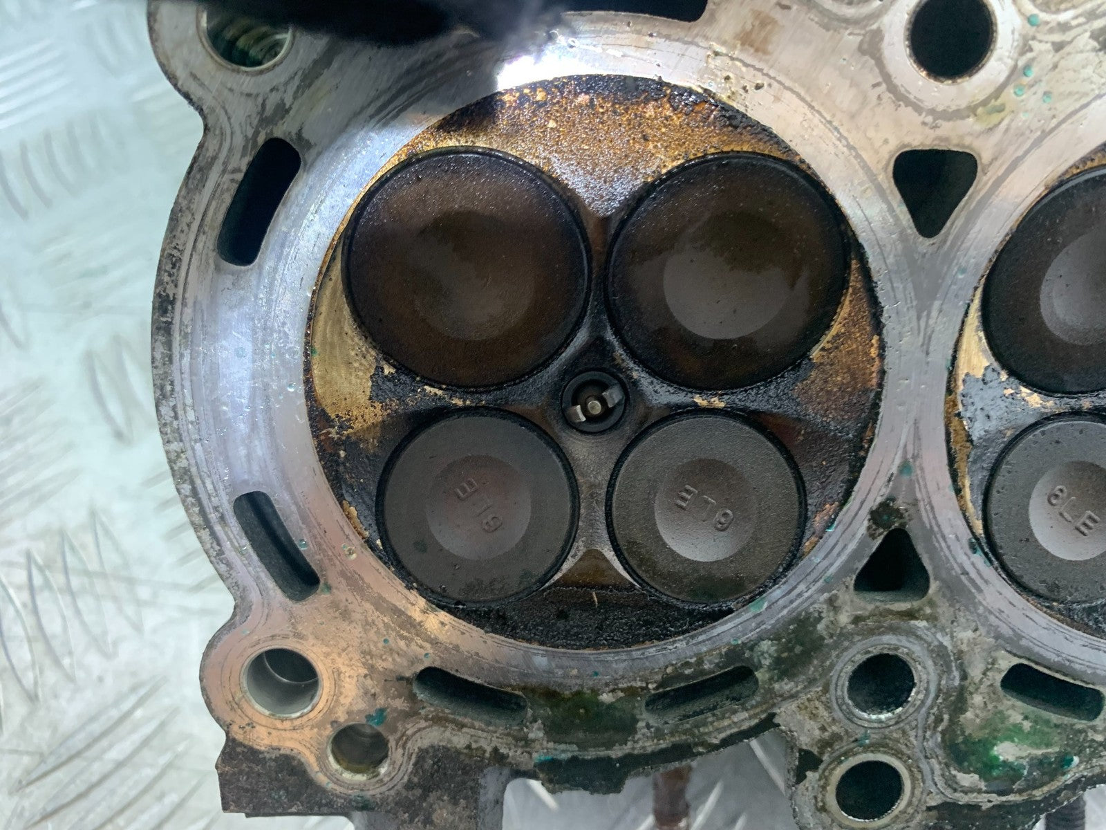 TRIUMPH 675 STREET TRIPLE R CYLINDER HEAD AND CAMS   YEAR 2012 (CMB1221)