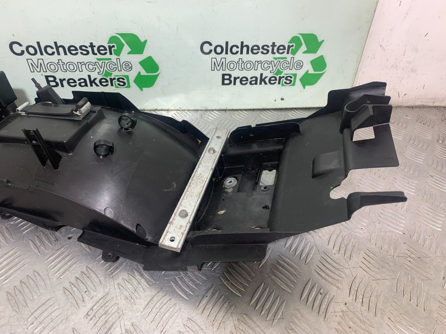 KAWASAKI GTR1400 GTR 1400 UNDERTRAY  YEAR 2007-2009 (CMB1174)