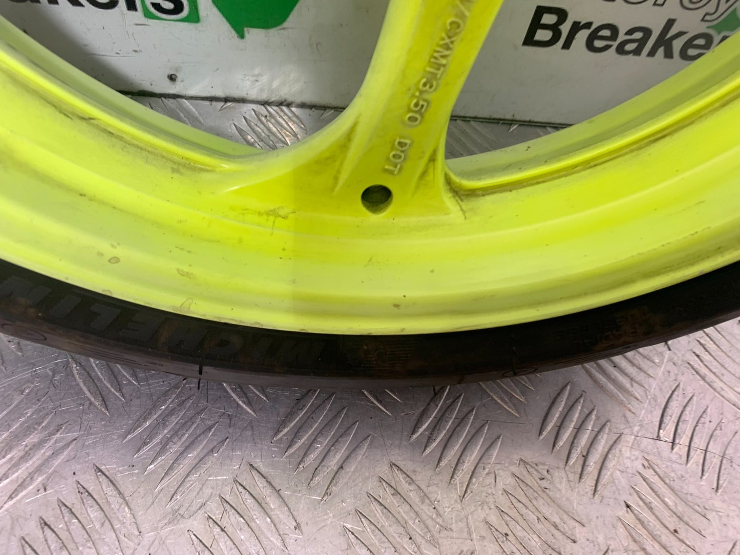 HONDA CBR1000 rr FIREBLADE FRONT WHEEL YEAR 2006 (CMB1220)