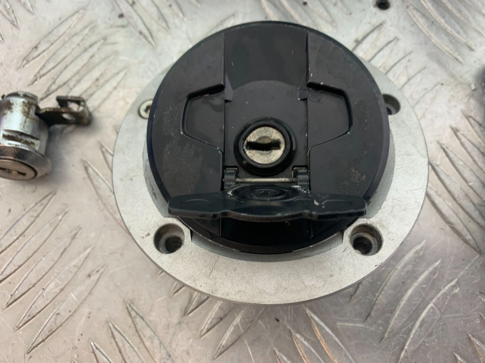 SUZUKI DL 650 V-STROM ECU LOCKS KEY   YEAR 2020 (CMB1117)