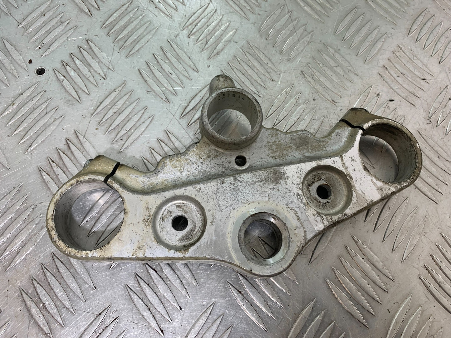 TRIUMPH T509 SPEED TRIPLE TOP YOKE   YEAR 1997-1998 (CMB1144)