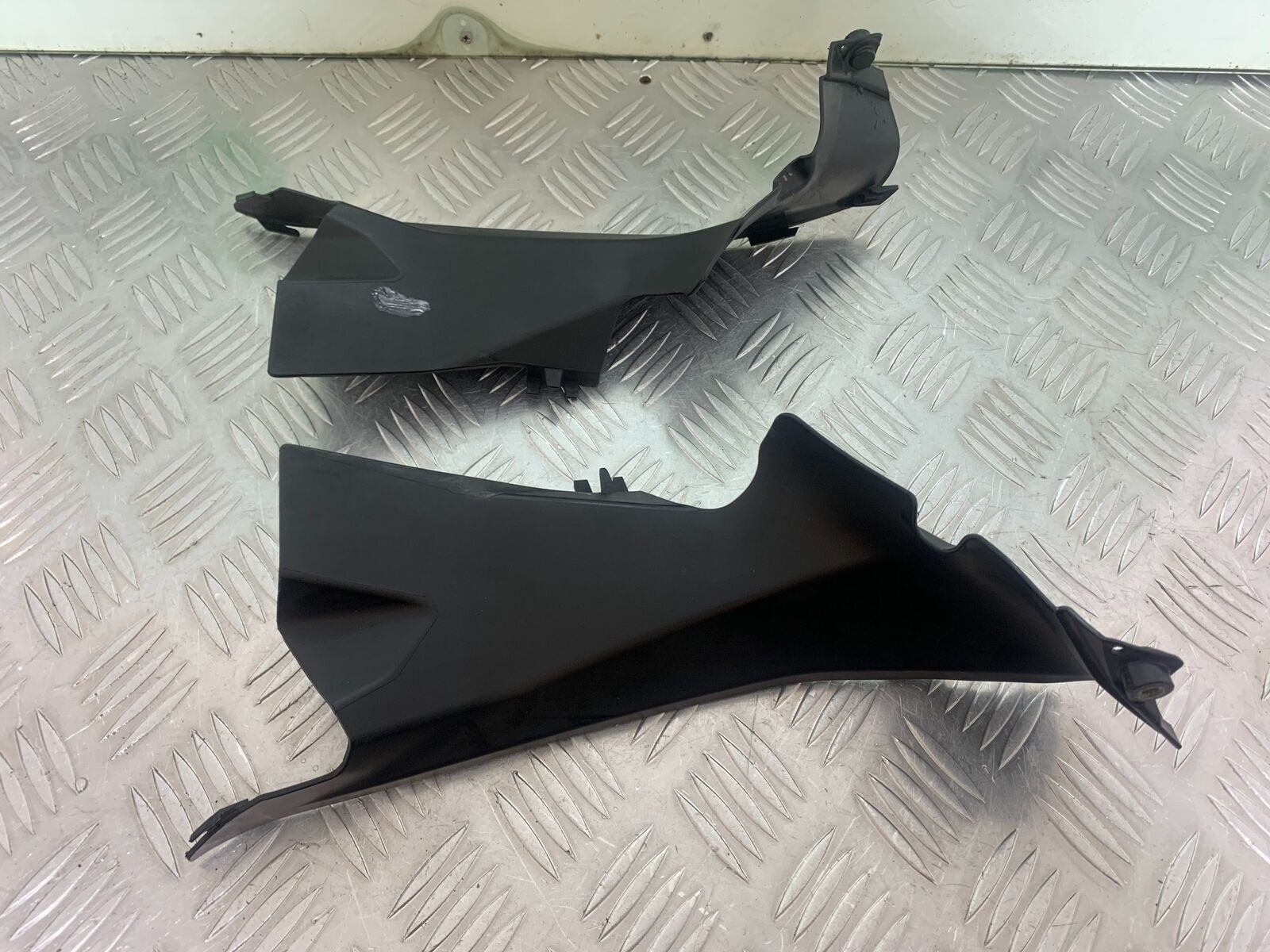 DUCATI 1199 PANIGALE LEFT & RIGHT TOP FAIRING INFILLS  YEAR 2012-2014 (CMB1047)