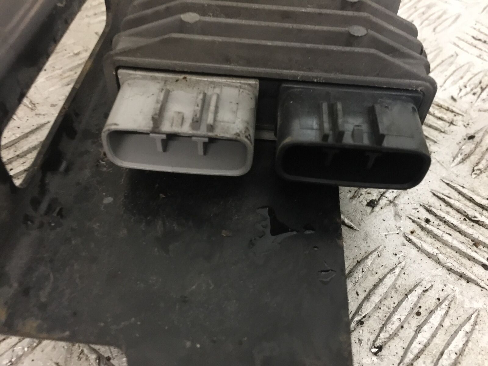 YAMAHA FZ1-N REGULATOR  YEAR 2006-2012  (STOCK 787)