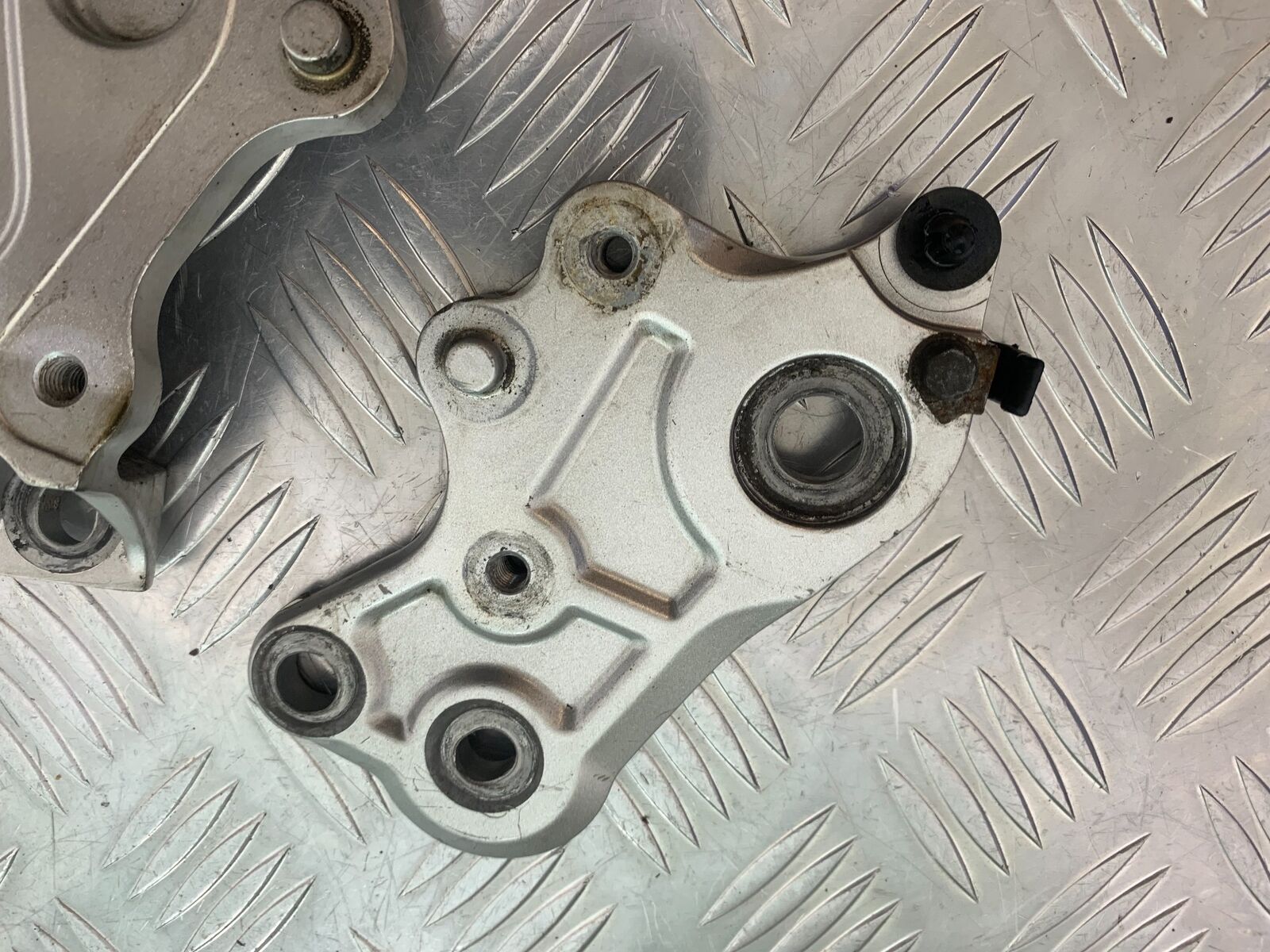 YAMAHA MT07 MT-07 LEFT & RIGHT HANGER BRACKETS YEAR 2014 (STOCK 995)