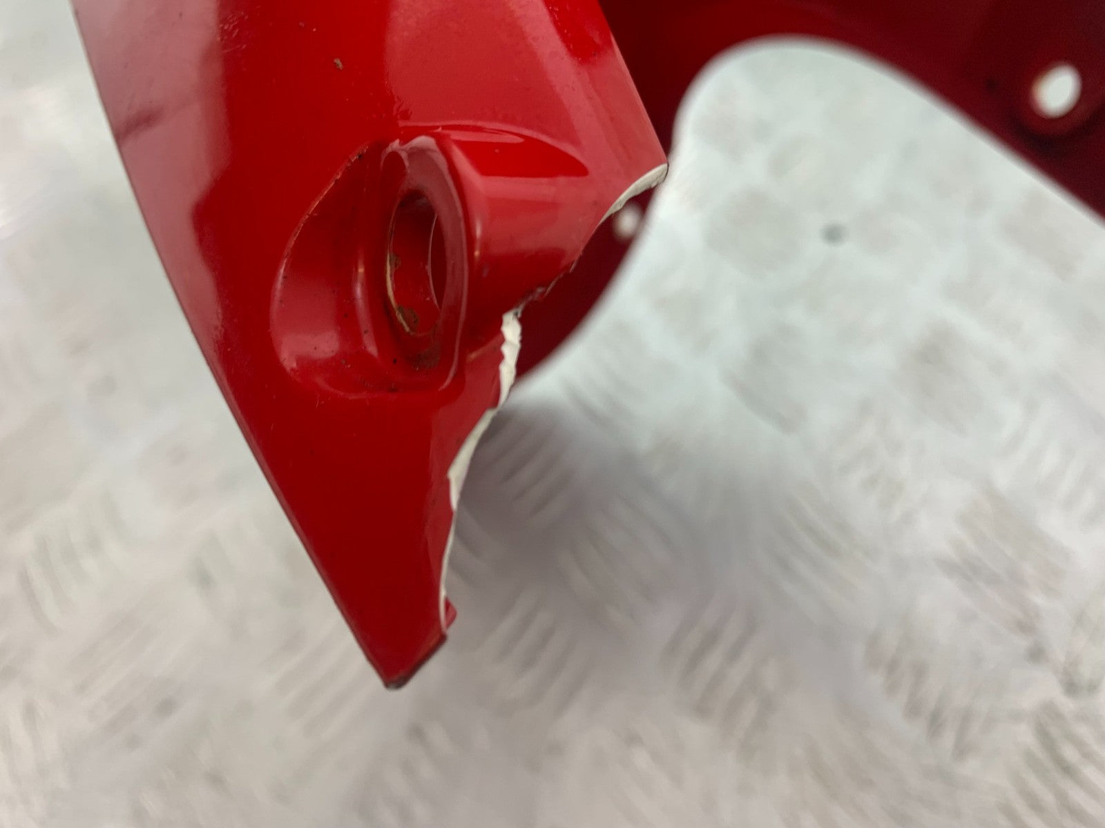TRIUMPH 675 STREET TRIPLE R FRONT MUDGUARD (DAMAGED) YEAR 2013 - 2016 (CMB1221)