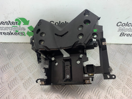 YAMAHA XMAX 300 FAIRING BRACKET  YEAR 2017-2020 (CMB1218)