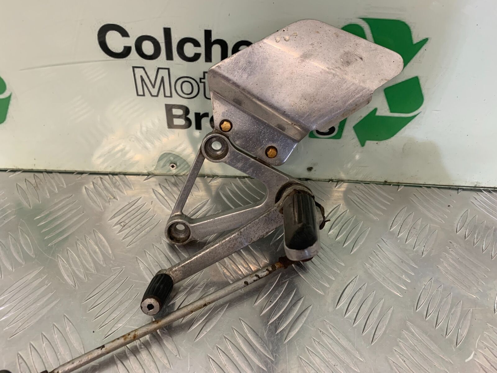 HONDA CBR 400 NC23 TRI-ARM FRONT LEFT HANGER  YEAR 1987-89 (STOCK 969)