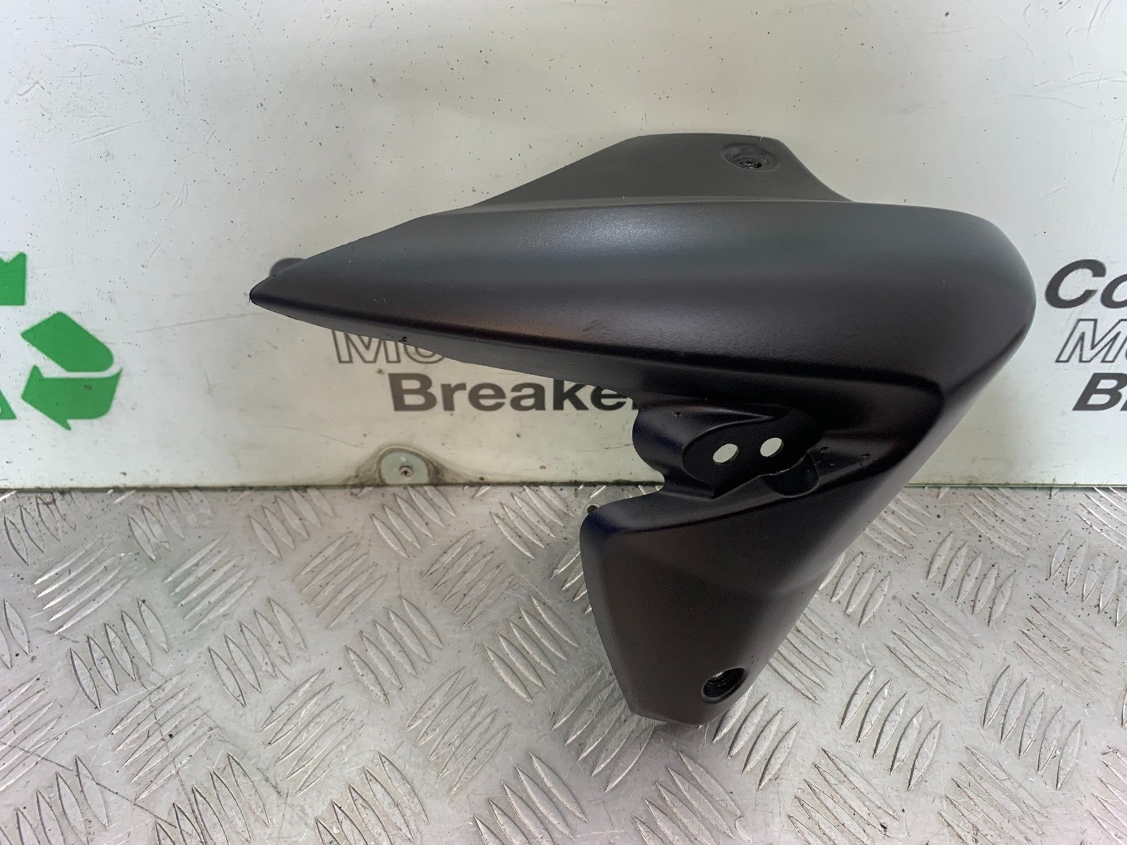 TRIUMPH SPEED TRIPLE R 1050 RIGHT RADIATOR COVER  2009 (CMB1183)